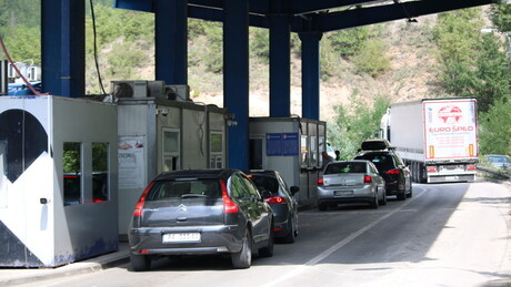 Nove pretnje Srbima na Kosmetu: Preko Jarinja i Brnjaka uskoro samo sa "kosovskim" dokumentima