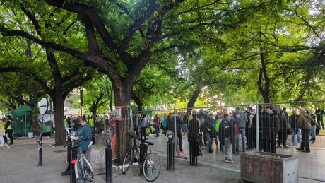 Studenti u blokadi i dalje blokiraju zgradu suda u Novom Sadu