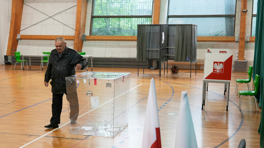 Tšaskovski ili Navrocki: Drugi krug predsedničkih izbora u Poljskoj, otvorena birališta