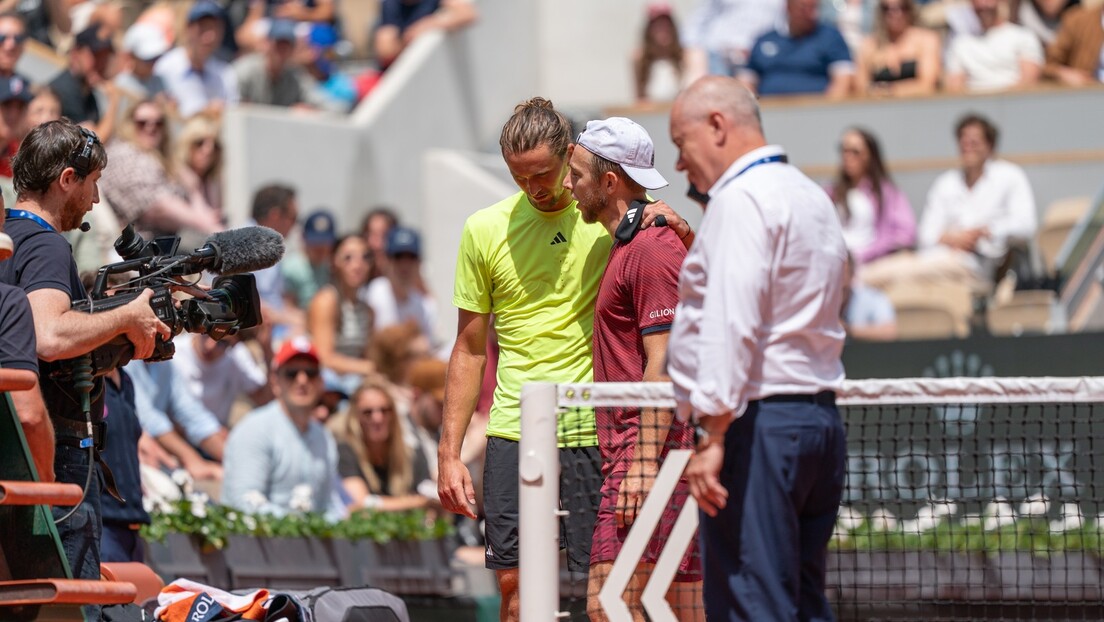 Zverev kratko na terenu, Grikspor predao zbog povrede