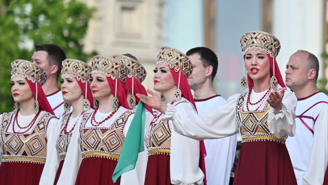 Patriotizam, uređenost gradova, vera: Šta strance oduševljava u Rusiji, a da Rusi toga nisu ni svesni