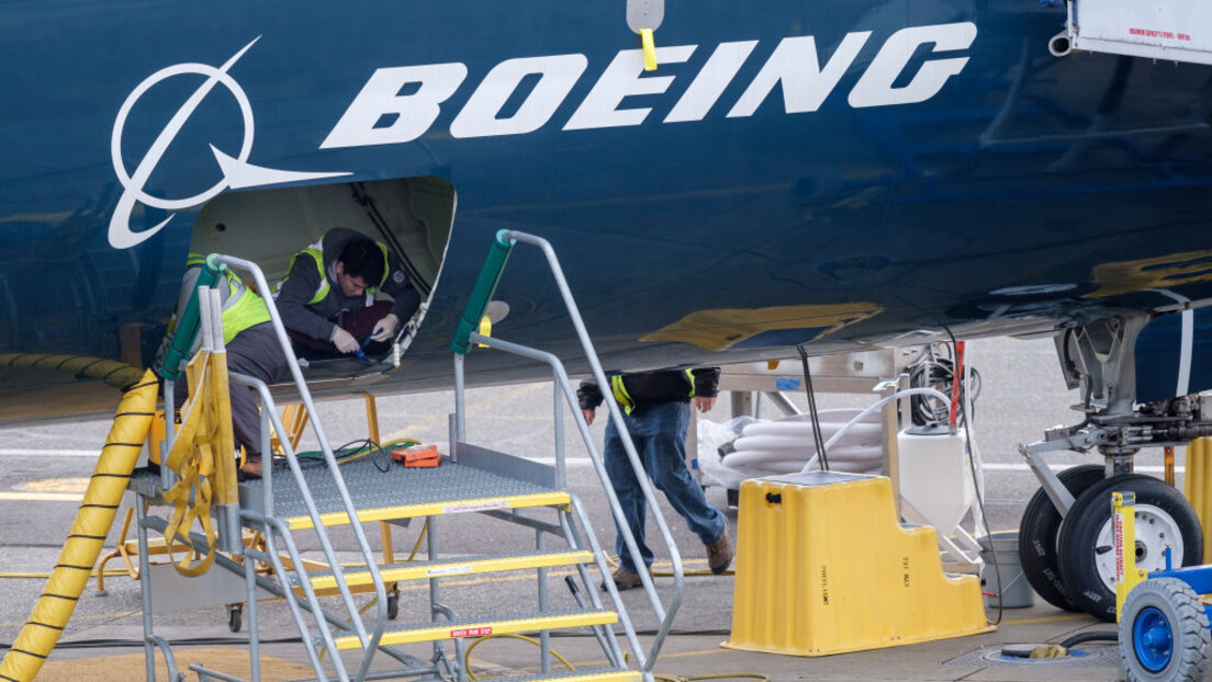 "Boing" postigao dogovor kako bi izbegao krivično gonjenje zbog padova aviona "737 maks"