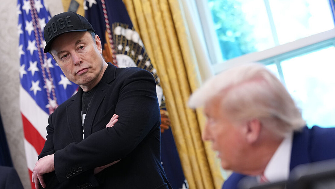 Kome su više naklonjeni Amerikanci: Tim Tramp ili tim Mask?