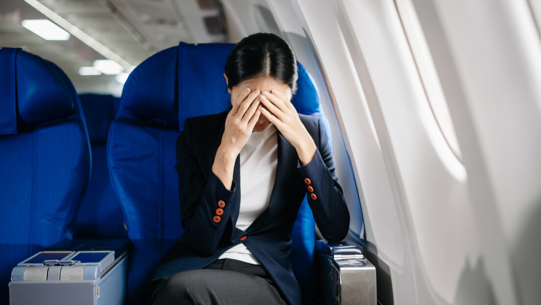 Zašto nas putovanje avionom čini tako razdražljivim - i šta da radimo povodom toga