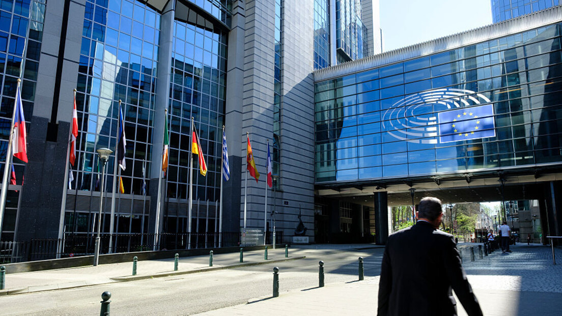 Leteći cirkus iz Brisela: Siročići posrnule američke imperije