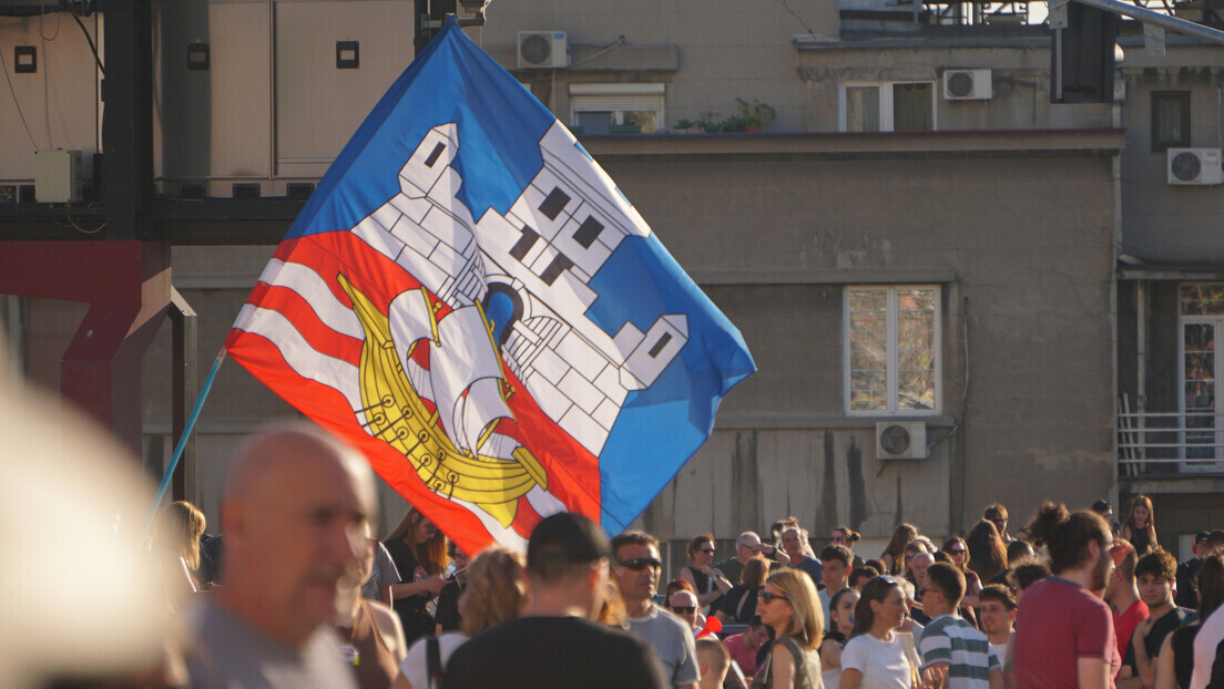 Blokada ispred Vlade Srbije ne prestaje, opozicija proverava birački materijal u Kosjeriću