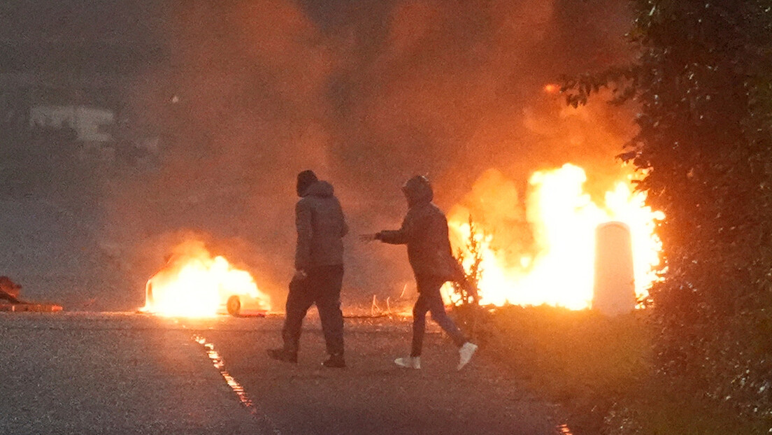 Gori i Severna Irska: Demonstranti bacali Molotovljeve koktele i kamenice na policiju