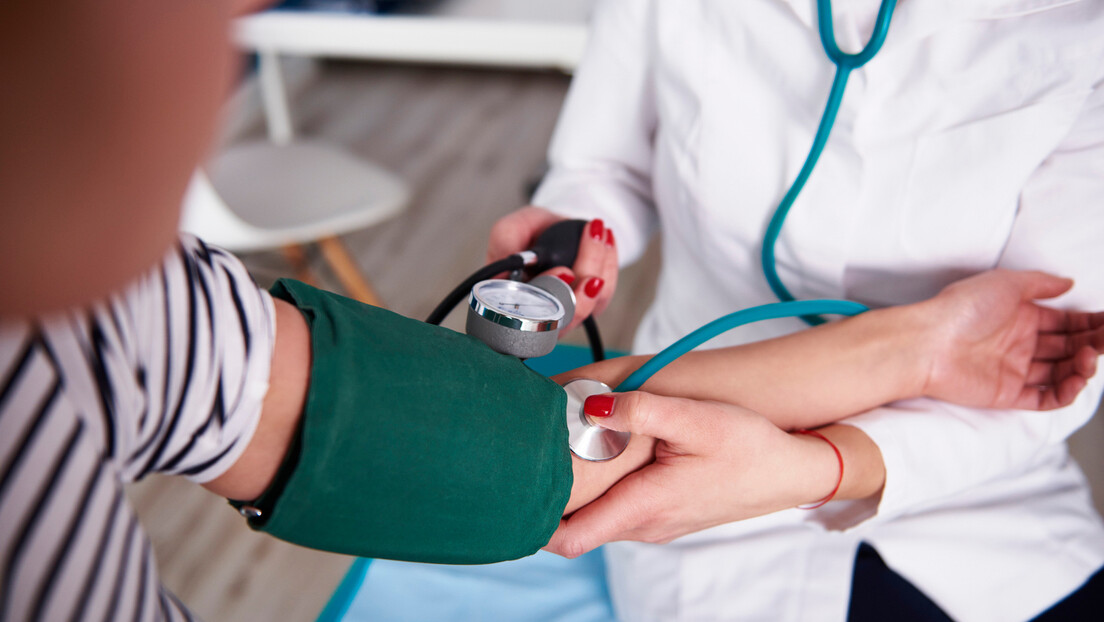 Излагање вечним хемикалијама пре рођења повећава ризик од високог крвног притиска код тинејџера