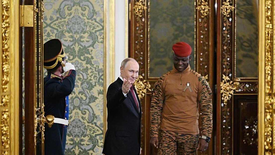 Francuzi, poslednji kolonijalisti u Africi: Globalizam Makrona protiv panafrikanizma Ibrahima Traorea