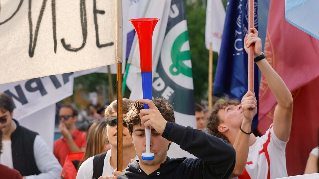 Niš: Studenti blokirali ulaz u zgradu DIF-a, ispitni rok odložen