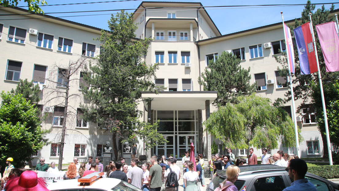 Ministarstvo prosvete uplatilo novac za profesorske plate: Ko će dobiti zaradu?