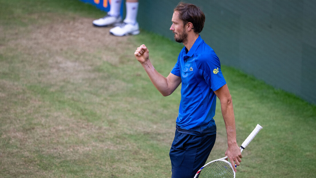 Medvedev nakon maratonske borbe srušio Zvereva za finale Halea