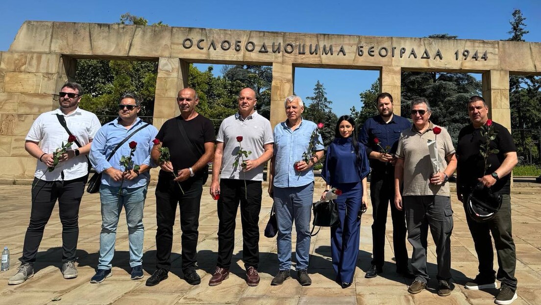 Dan sećanja i tuge: Predstavnici "Mi-Snaga naroda" položili cveće na Spomenik oslobodiocima Beograda
