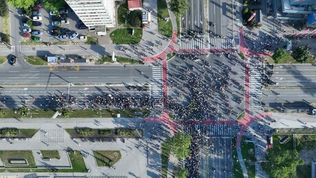 Protesti u više gradova Srbije, blokirani mostovi: Šta je program studentske liste