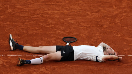 Bublik u suzama, srušio Džeka Drejpera za četvrtfinale Rolan Garosa
