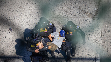 Tramp naredio: Odmah uhapsite ljude s maskama