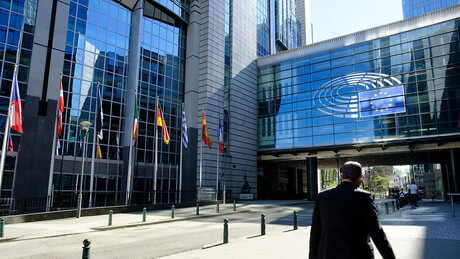 Leteći cirkus iz Brisela: Siročići posrnule američke imperije