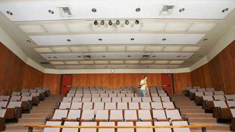 Медицински факултет у Београду изгласао почетак онлајн наставе