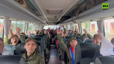 Русија вратила групу војника из заробљеништва (ВИДЕО)