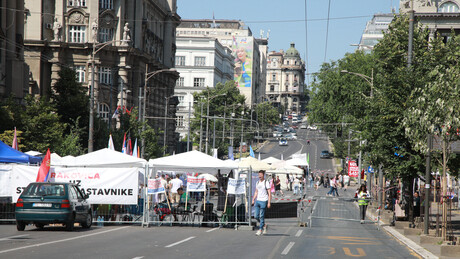 Пети дан протеста "Побуњеног универзитета" испред Владе Србије