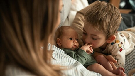 Zašto ljudi širom sveta imaju sve manje dece, čak i kada ih žele