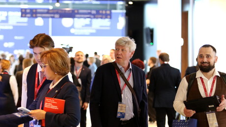 Kremlj objavio zašto je sastanak Putina sa urednicima stranih medija počeo kasno uveče