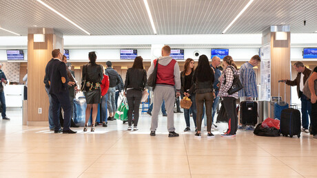 Skandal na aerodromu u Kišinjevu: Vlast maltretirala poslanike opozicije po povratku iz Rusije