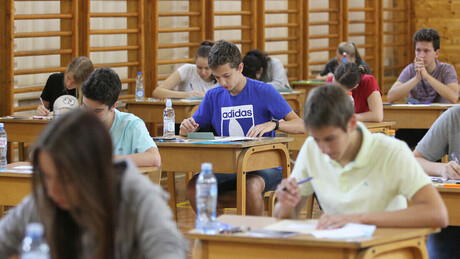 Drugi dan male mature, osmaci polažu test iz matematike