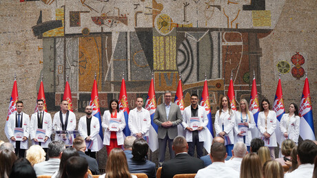Dodeljeni ugovori o radu najboljim diplomcima medicinskih fakulteta