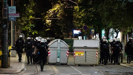 Контејнерима блокиран саобраћај на више места у Београду, огласило се Министарство правде