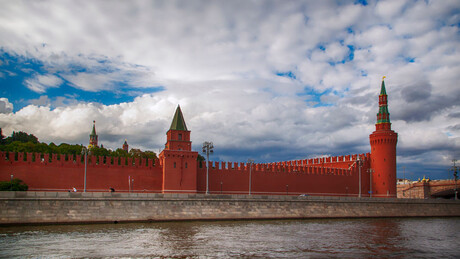 Кремљ: Могући трагови обојене револуције у Србији, имамо поверења у Београд