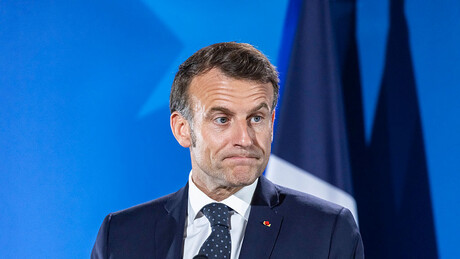 Макрон поново у клинчу са Трампом: Уцењују нас