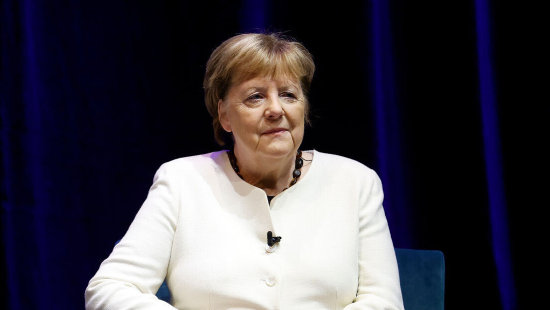 Naknadna pamet Angele Merkel: Ukrajinski konflikt rešiti dijalogom