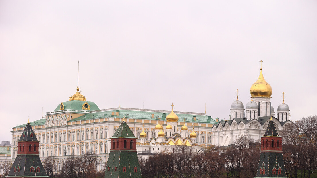 Kremlj o razgovoru Putina i Makrona: Ko je prvi podigao telefonsku slušalicu