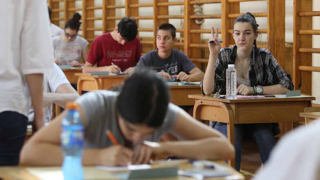 Šta su pokazali rezultati male mature: Prosečno znanje učenika iz srpskog i matematike za jaku dvojku