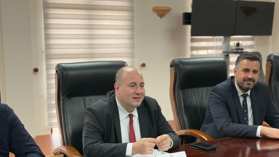 Kozarev: Helez nema moralni kredibilitet da komentariše presude sudova u Srbiji
