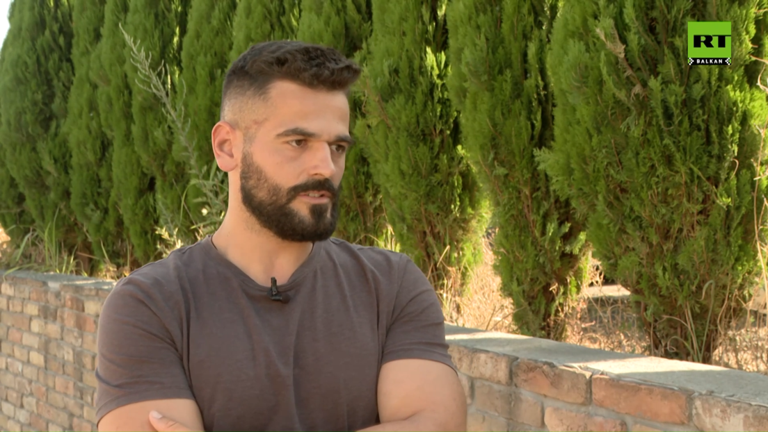 Miloš Ajković za RT Balkan: Tukli su me, iskomadali nošnju i terali da ponavljam "Kosovo je republika"