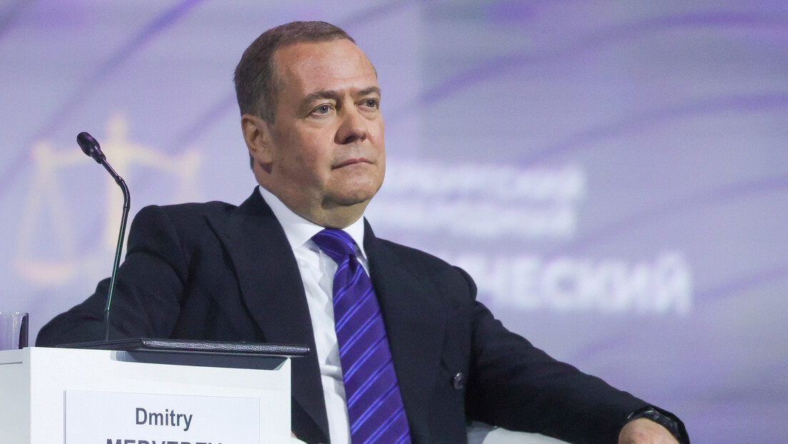 Medvedev otkrio: Šta je najvažniji kvalitet za državnog službenika