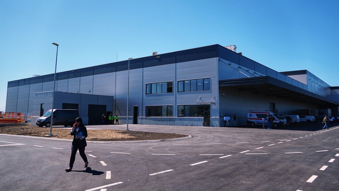 Dva lica nemačkih investicija u Srbiji: U istom danu jedna fabrika otvorena, druga se gasi