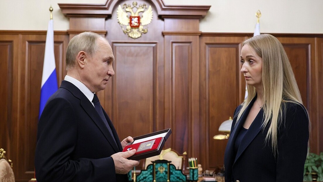 Priznanje heroju Rusije: Putin uručio udovici Gudkova drugu Zlatnu medalju