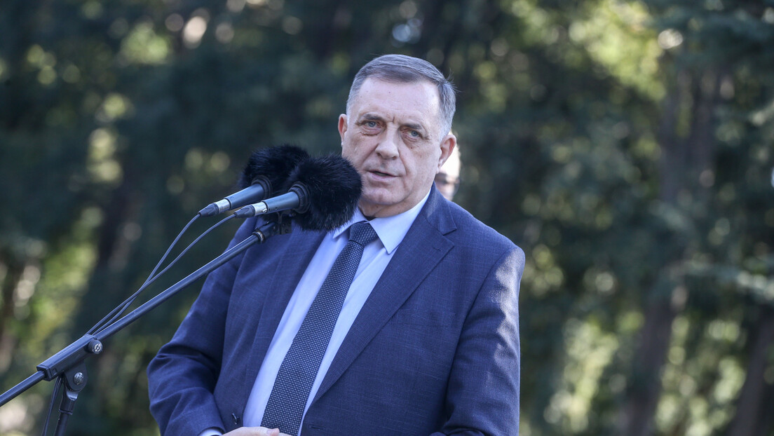 Predsednik Srpske se latio mikrofona: Dodik peva "Pukni zoro" (VIDEO)