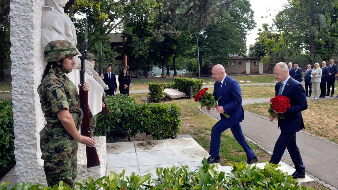 Beloruski ministar u Beogradu: Popović i Karpovič položili vence na Groblju oslobodilaca Beograda