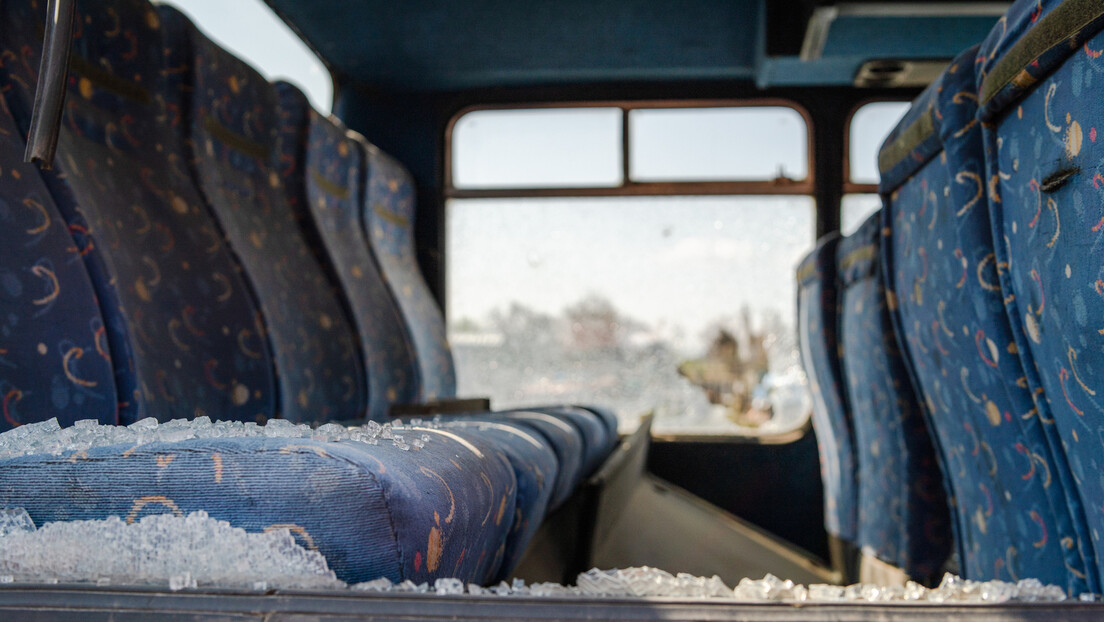Kamenovan autobus sa srpskom decom kod Srebrenika