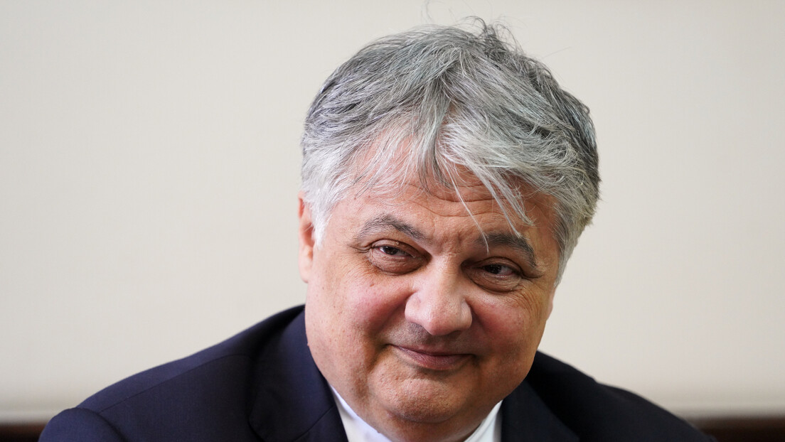 Lučić: Opasni napadi Prištine na Telekom Srbija