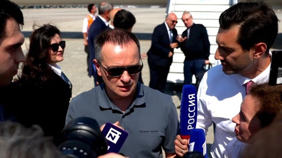 To je ta ekipa: Šta piše na majici šefa ruske delegacije u Istanbulu (FOTO)