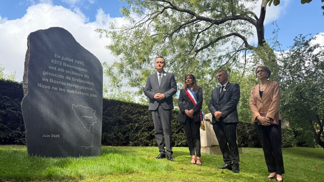 Novi nož u leđa Srbiji iz Pariza: Otkriven spomenik posvećen Srebrenici (FOTO)
