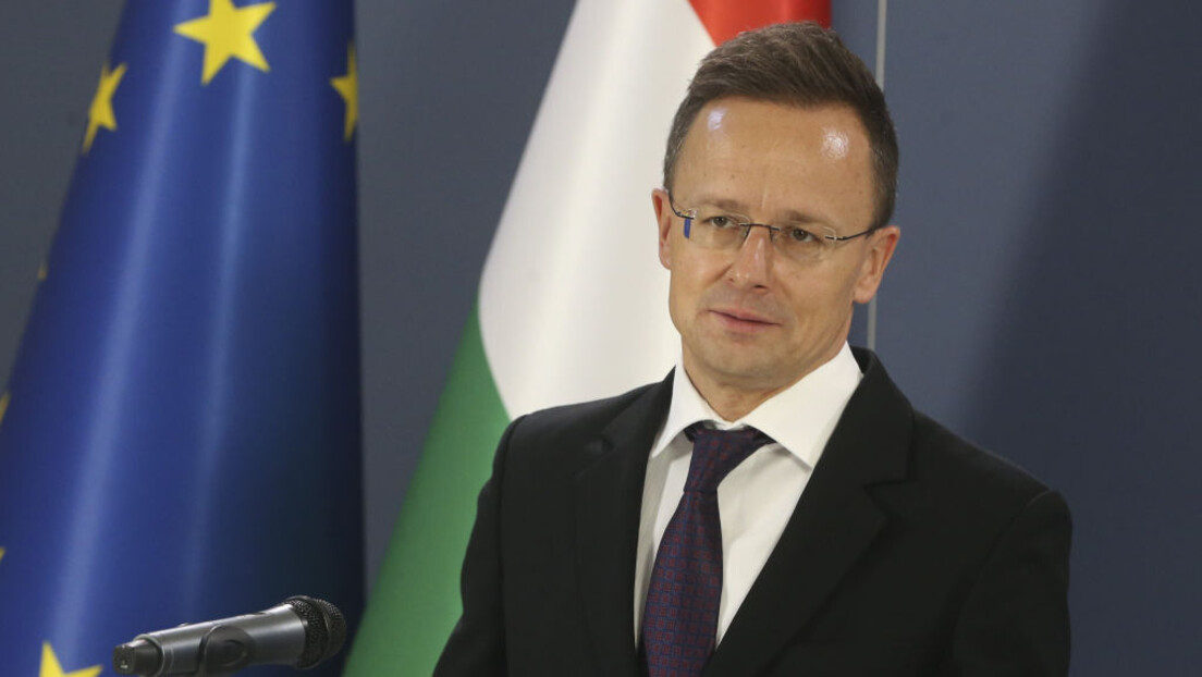 Sijarto: Tramp bi postigao veći uspeh po pitanju Ukrajine da nije bilo uplitanja Bajdena i EU