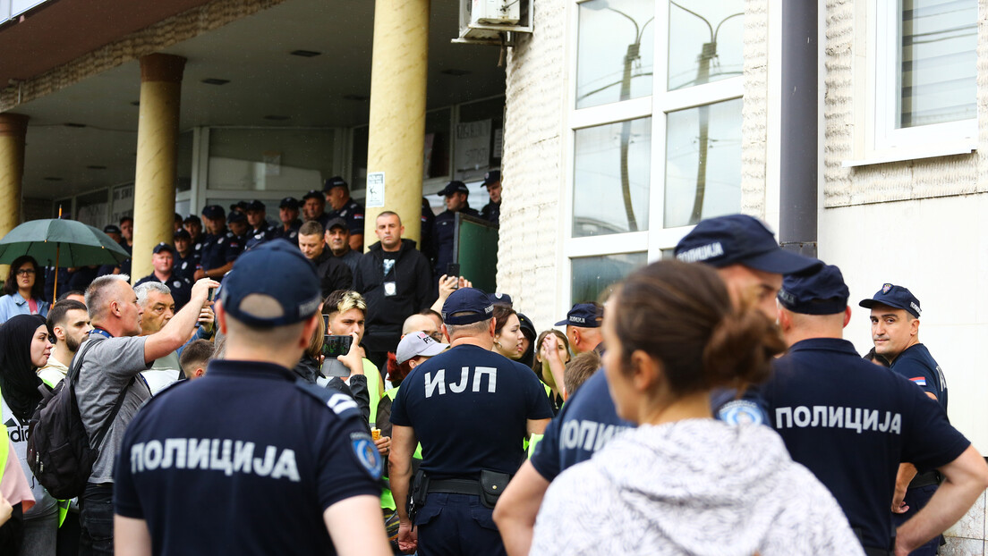 Zbog opasnosti od hemijskog incidenta: Uprava i zaposleni ušli na Univerzitet u Novom Pazaru