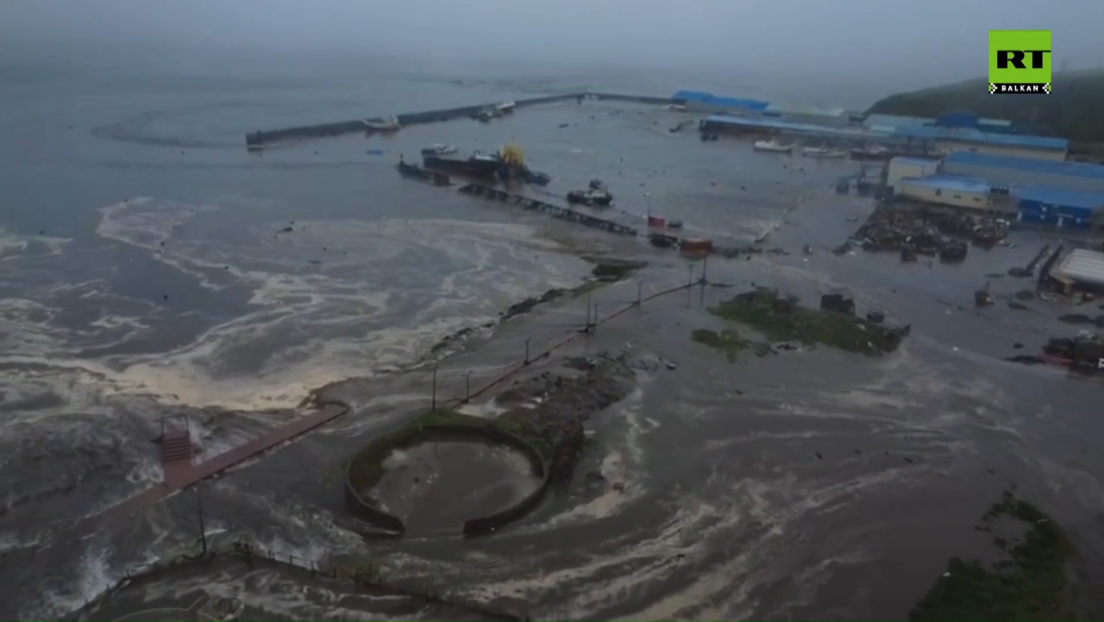 Jak zemljotres u Rusiji izazvao cunami: Talas stigao do Kalifornije, evakuacija u Japanu (VIDEO)