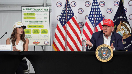 Жице, алигатори и змије отровнице: Трамп обишао "Алигатор Алкатраз" за илегалне мигранте (ФОТО)